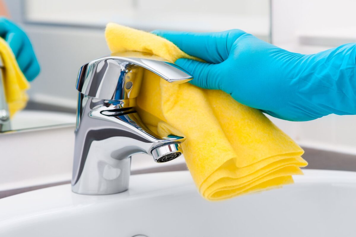Methods for removing limescale from bathroom tapware